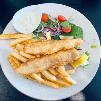 Fish and chips with fresh salad and tartare sauce